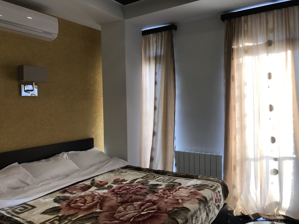 Hotel Du Vin Rouge Tbilisi Esterno foto