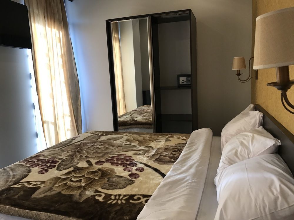 Hotel Du Vin Rouge Tbilisi Esterno foto
