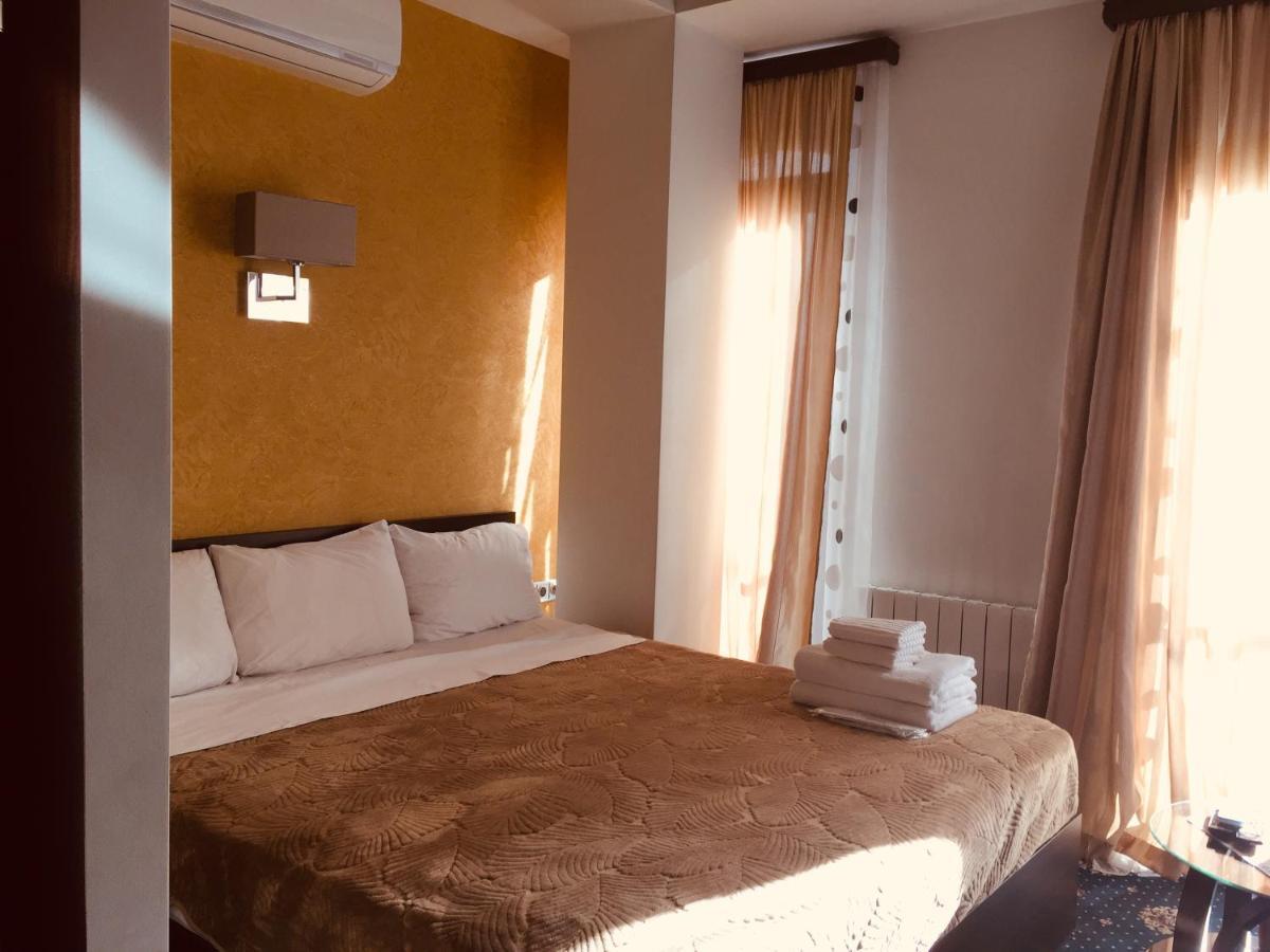 Hotel Du Vin Rouge Tbilisi Esterno foto